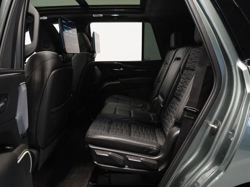 Used 2024 Cadillac Escalade Sport Platinum w/ LPO, ONYX Package image 14