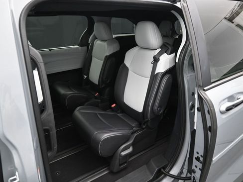 Certified 2025 Toyota Sienna XSE w/ XSE Plus Package image 30