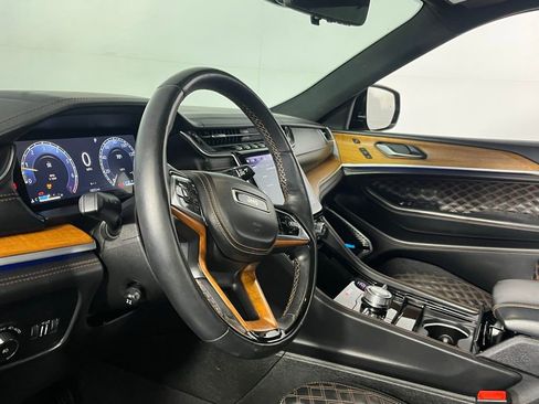 Used 2021 Jeep Grand Cherokee L Summit image 13