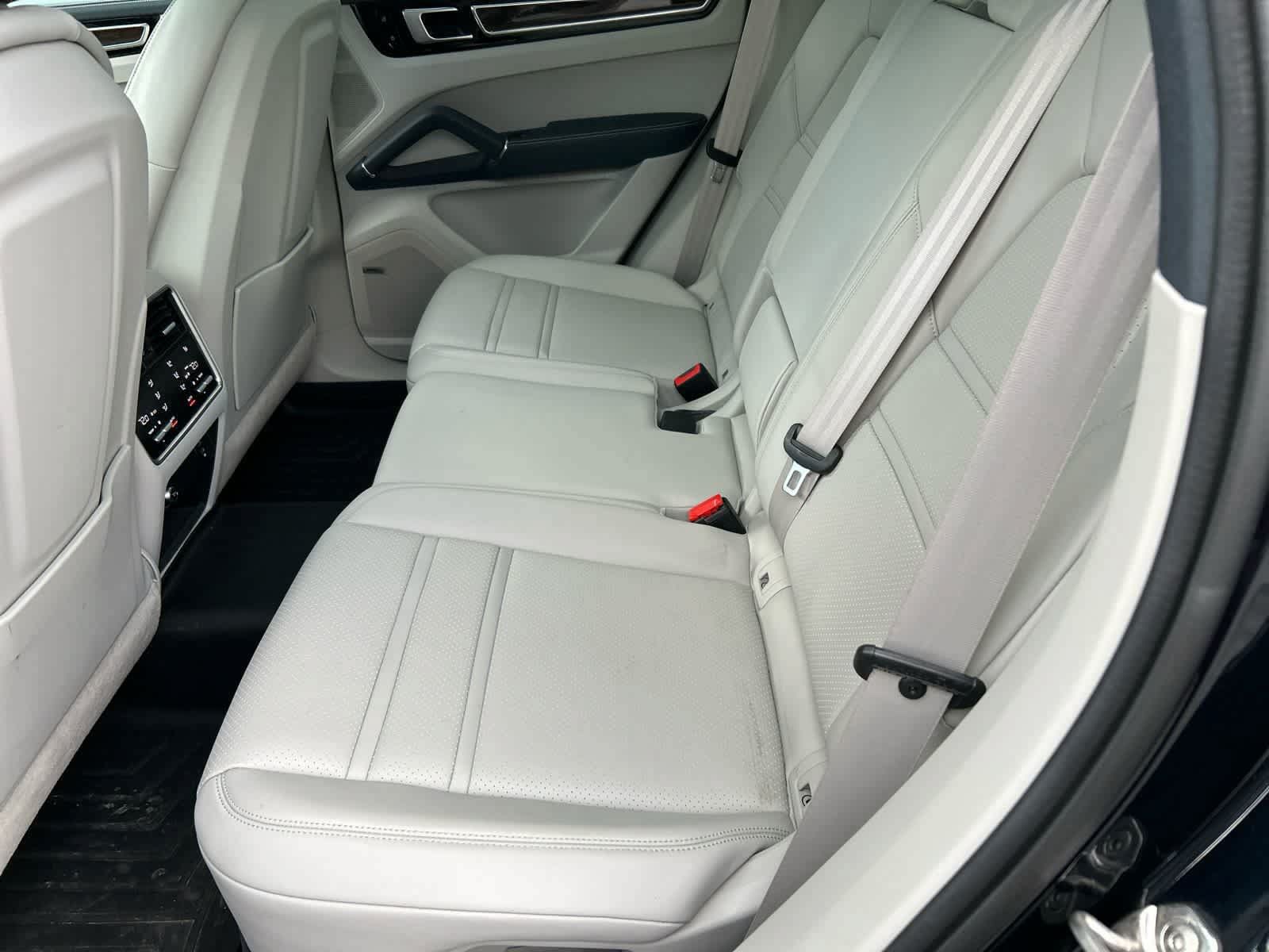Used 2021 Porsche Cayenne S AWD/4WD image 9