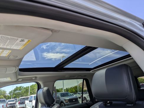 Certified 2025 Ford Expedition Platinum AWD/4WD image 18