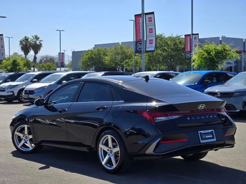 Used 2025 Hyundai Elantra Limited FWD image 5