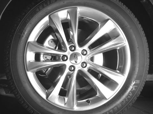 Used 2019 Ford Explorer Limited w/ Ford Safe & Smart Package AWD/4WD image 9