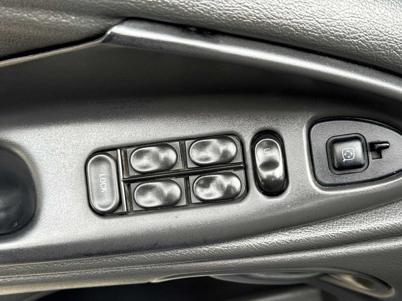 Used 2004 Ford Mustang GT RWD image 15