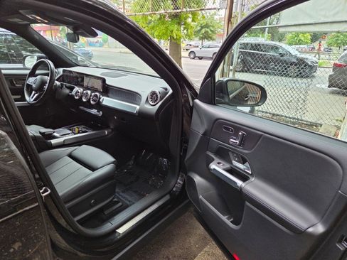 Used 2023 Mercedes-Benz EQB 300 4MATIC w/ Exclusive Package image 8
