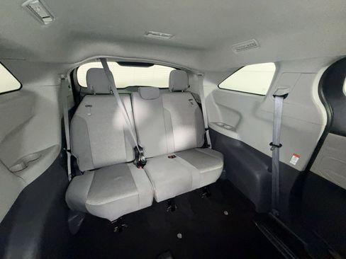 Used 2024 Toyota Sienna LE image 24