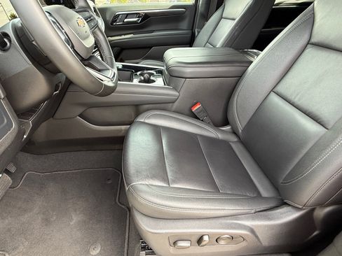 Used 2025 Chevrolet Tahoe LT AWD/4WD image 13