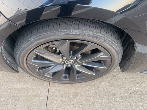 Used 2023 Toyota Corolla SE FWD image 3
