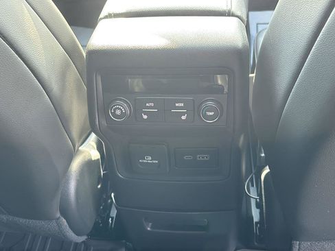 Certified 2023 GMC Acadia SLT w/ Technology Package FWD image 24