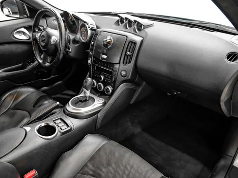 Used 2013 Nissan 370Z Touring w/ Sport Pkg RWD image 11