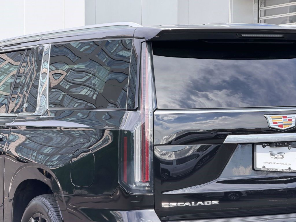 Certified 2025 Cadillac Escalade ESV Premium Luxury w/ Touring Package AWD/4WD image 14