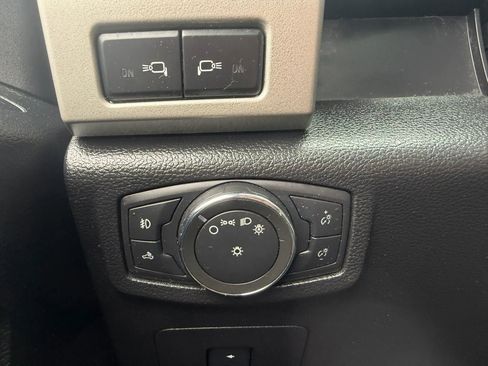 Used 2016 Ford F150 Lariat w/ Equipment Group 502A Luxury AWD/4WD image 18