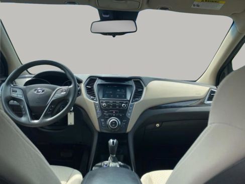 Used 2017 Hyundai Santa Fe SE image 35