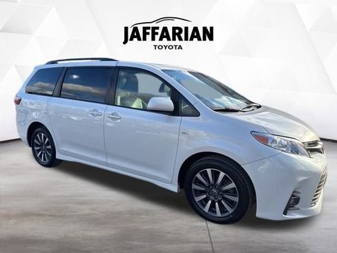 Used 2018 Toyota Sienna XLE Premium image 3