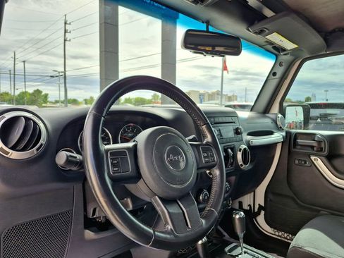 Used 2018 Jeep Wrangler Unlimited Sahara AWD/4WD image 10