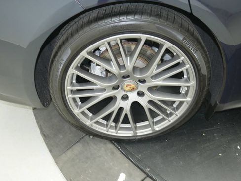 Certified 2023 Porsche Panamera 4 Platinum Edition AWD/4WD image 16