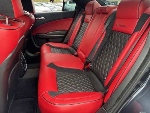 Used 2016 Dodge Charger SXT image 6