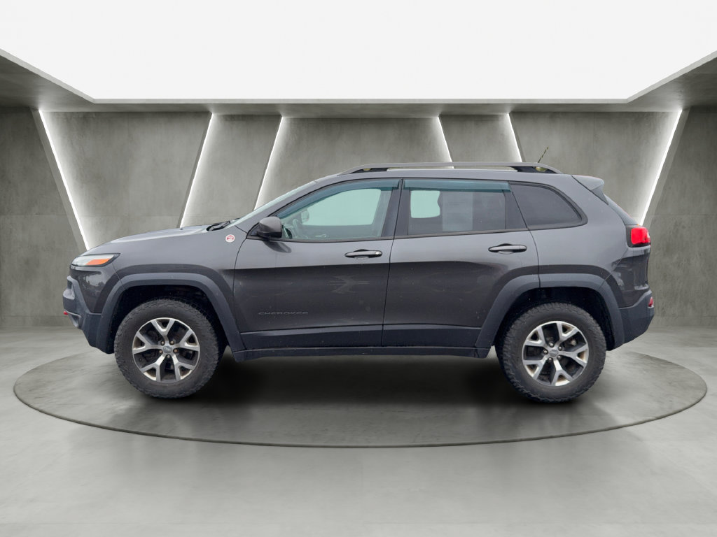 Used 2015 Jeep Cherokee Trailhawk w/ Cold Weather Group AWD/4WD image 4