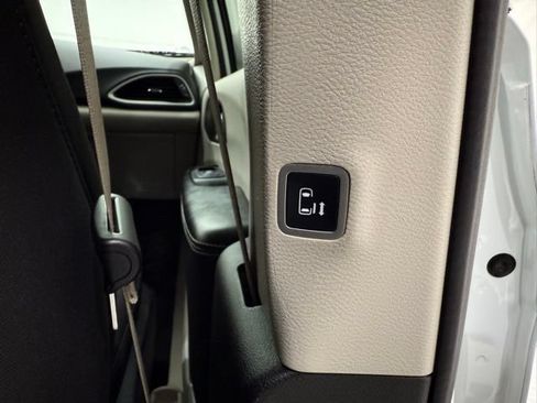 Used 2023 Chrysler Voyager LX FWD image 27