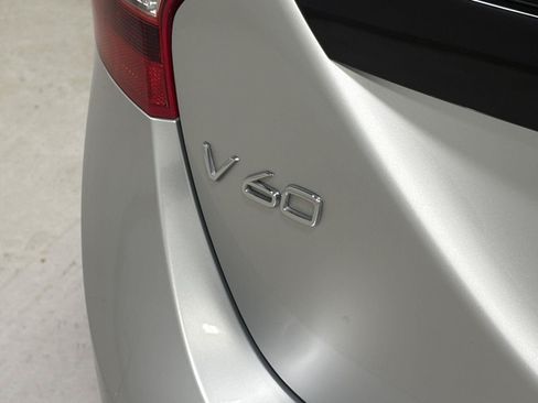 Used 2018 Volvo V60 T5 Cross Country AWD/4WD image 19