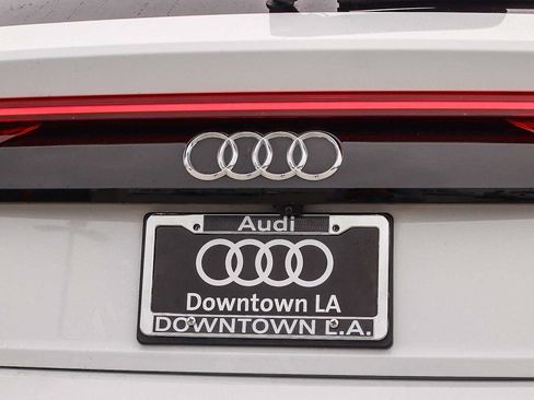 Used 2022 Audi Q8 Premium Plus w/ Premium Plus Package AWD/4WD image 11