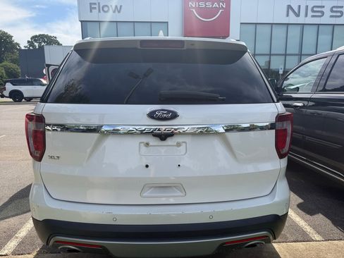 Used 2017 Ford Explorer XLT w/ Equipment Group 202A FWD image 18