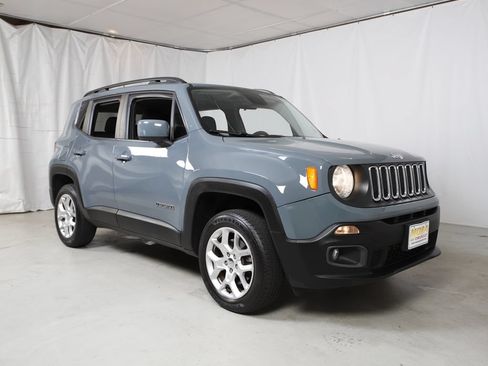 Used 2017 Jeep Renegade Latitude w/ Cold Weather Group AWD/4WD image 19