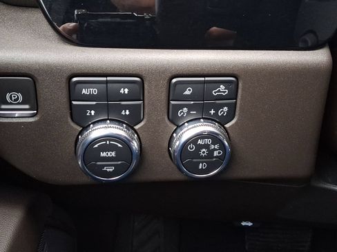 Used 2023 GMC Sierra 1500 SLT w/ SLT Premium Package AWD/4WD image 24