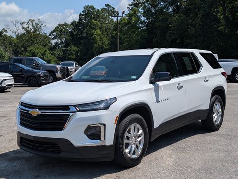 Used 2023 Chevrolet Traverse LS FWD image 5
