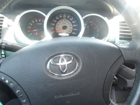 Used 2011 Toyota Tacoma 4x4 Access Cab V6 w/ TRD Sport Pkg image 15