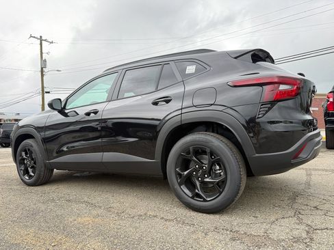 New 2026 Chevrolet Trax LT w/ Midnight Edition FWD image 6