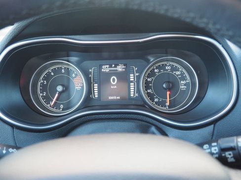 Used 2019 Jeep Cherokee Latitude Plus w/ Comfort/Convenience Group image 20