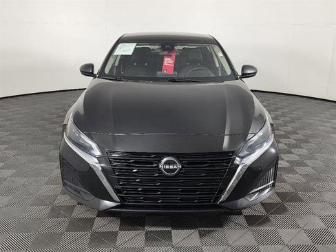 Used 2024 Nissan Altima 2.5 SV FWD image 10