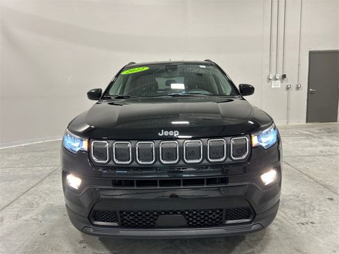Used 2022 Jeep Compass Latitude image 3