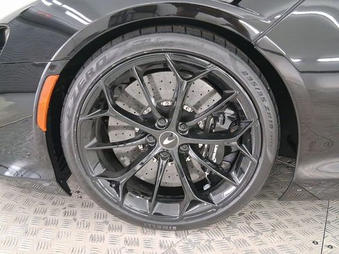 Used 2024 McLaren Artura image 11