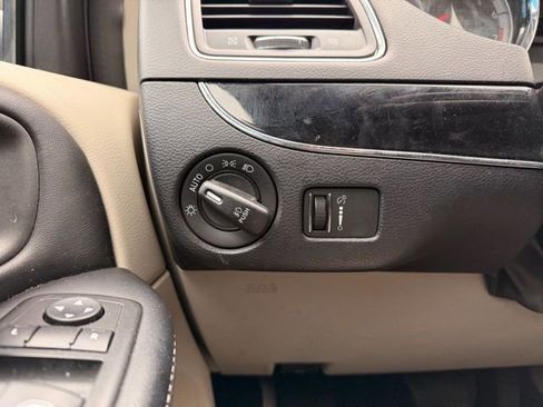 Used 2019 Dodge Grand Caravan SXT image 15