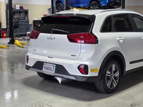 Used 2022 Kia Niro EX Premium FWD image 11