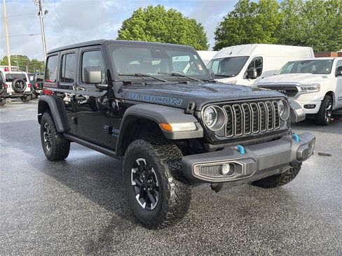 Used 2025 Jeep Wrangler Unlimited Rubicon 4xe w/ Convenience Group AWD/4WD image 3
