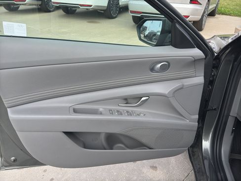 Certified 2024 Hyundai Elantra SEL w/ Convenience Package image 10