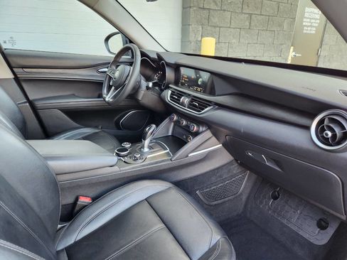 Used 2018 Alfa Romeo Stelvio Base AWD 4dr Crossover image 7