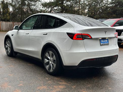Used 2022 Tesla Model Y Long Range image 5