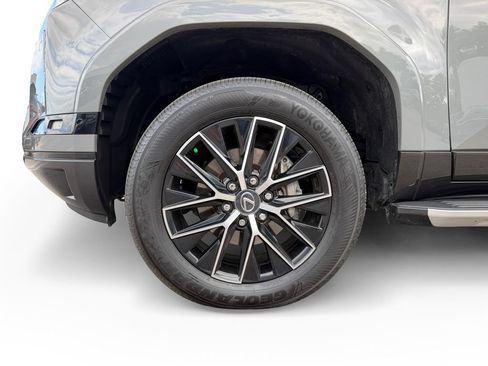Used 2024 Lexus GX 550 w/ Accessory Package (Z1) AWD/4WD image 30