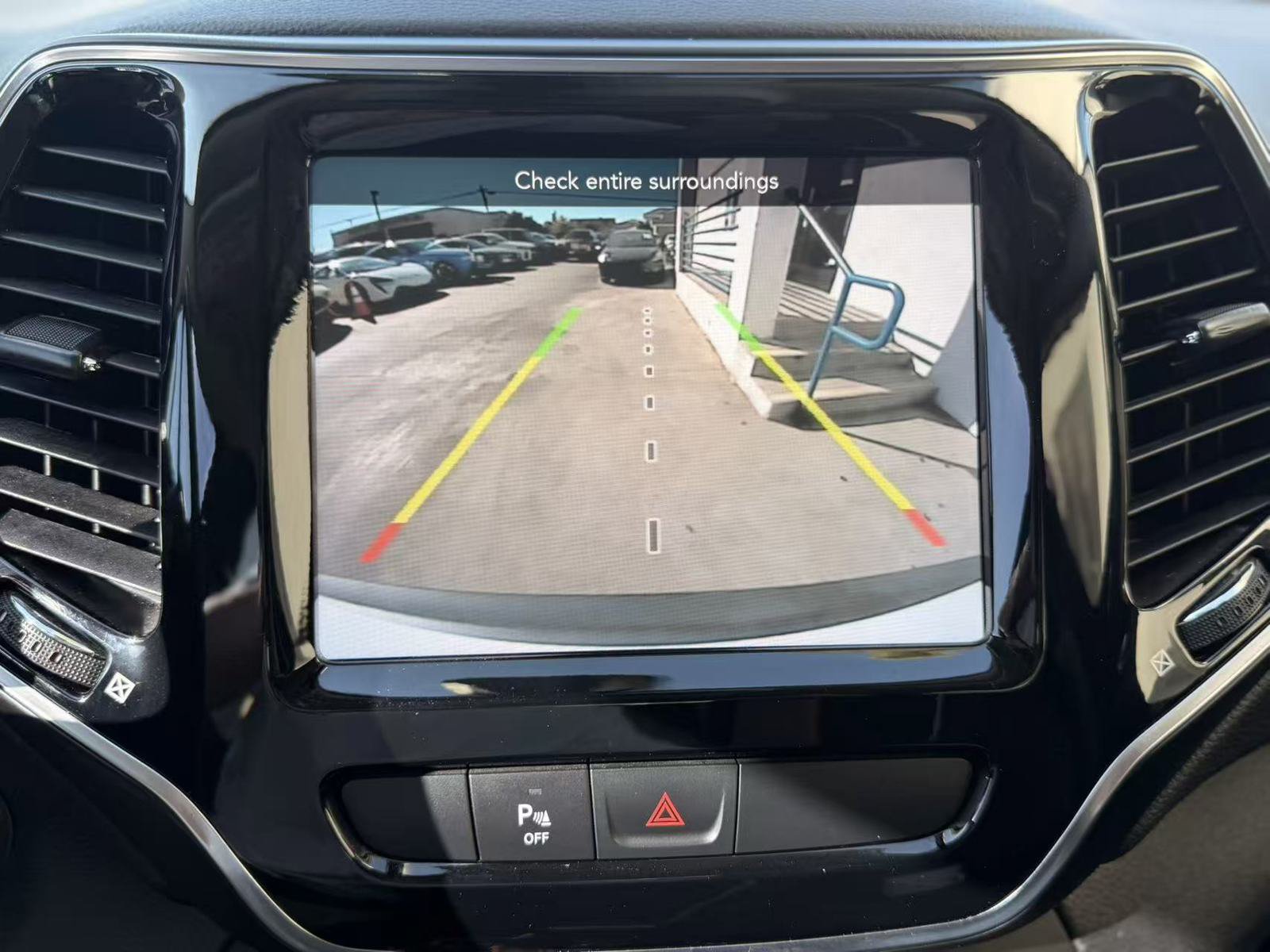 Used 2019 Jeep Cherokee Limited FWD image 16