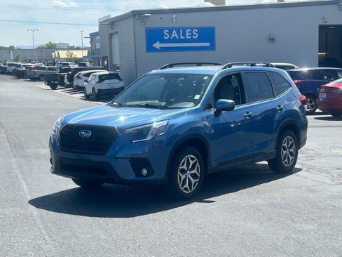 Used 2023 Subaru Forester Premium AWD/4WD image 9