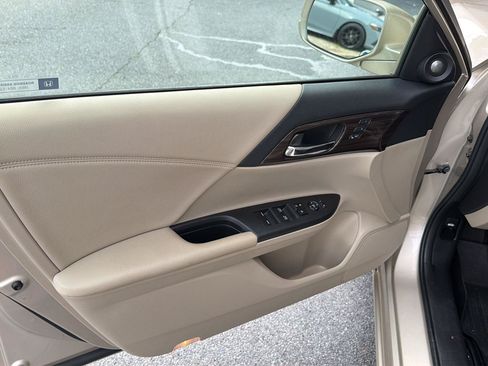 Used 2017 Honda Accord EX-L image 16