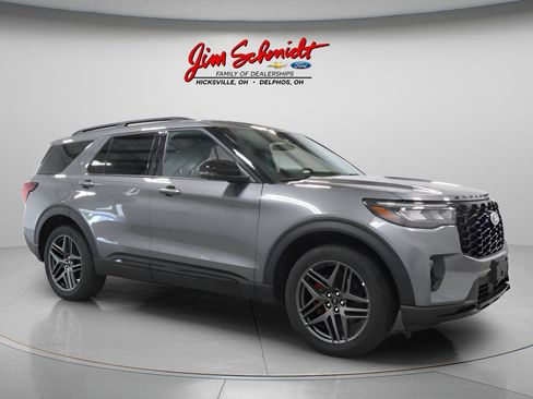 Used 2025 Ford Explorer ST-Line w/ ST-Line Street Pack AWD/4WD image 2