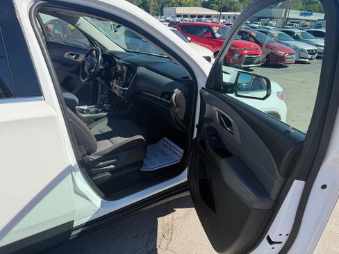 Used 2019 Chevrolet Traverse LT FWD image 15