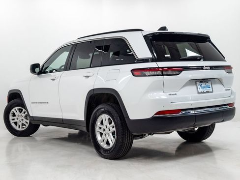 Used 2024 Jeep Grand Cherokee Laredo AWD/4WD image 27