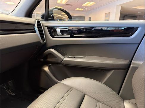 Used 2021 Porsche Cayenne E-Hybrid AWD/4WD image 27