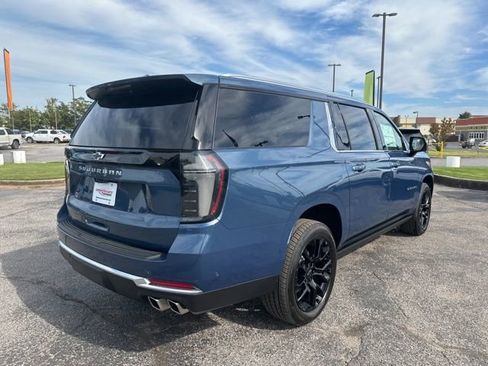 New 2026 Chevrolet Suburban High Country image 3